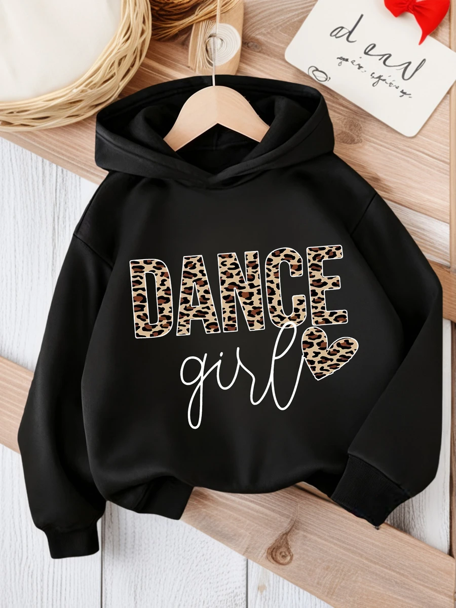 1 Stück Valentinstag Lässig bedruckter Pullover Sweatshirt für Tween-Mädchen, Herbst/Winter - Spaßig und farbenfroher Kapuzen-Sweatshirt, der die Fantasie der Kinder anregt, Leoparden-Muster & Englische Buchstaben Design