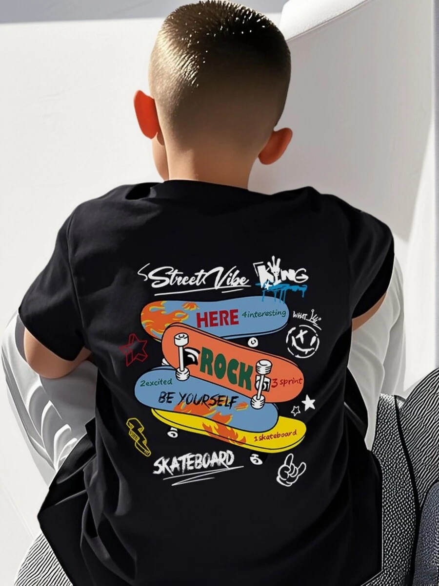 1件灰色滑板印花短袖T恤，适合青少年学生，夏季男童上衣