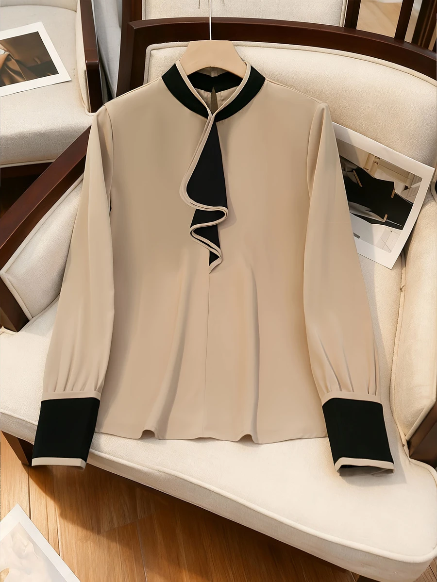 女士优雅米色衬衫，黑色荷叶边和撞色领子 - 长袖