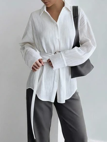 بلوزة ذات لون واحد مصنوعة من قماش منسوج مع أزرار على الخصر، مناسبة للارتداء في المنزل، العطلات، المطار، حفلات العزاب، ليلة المواعدة، حفلات الموسيقى الريفية، المسرح والحفلات، في فصول الربيع والصيف والخريف