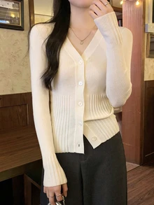 V领设计，细扣环，长袖，罗纹针织开衫，女士秋冬/返校季必备