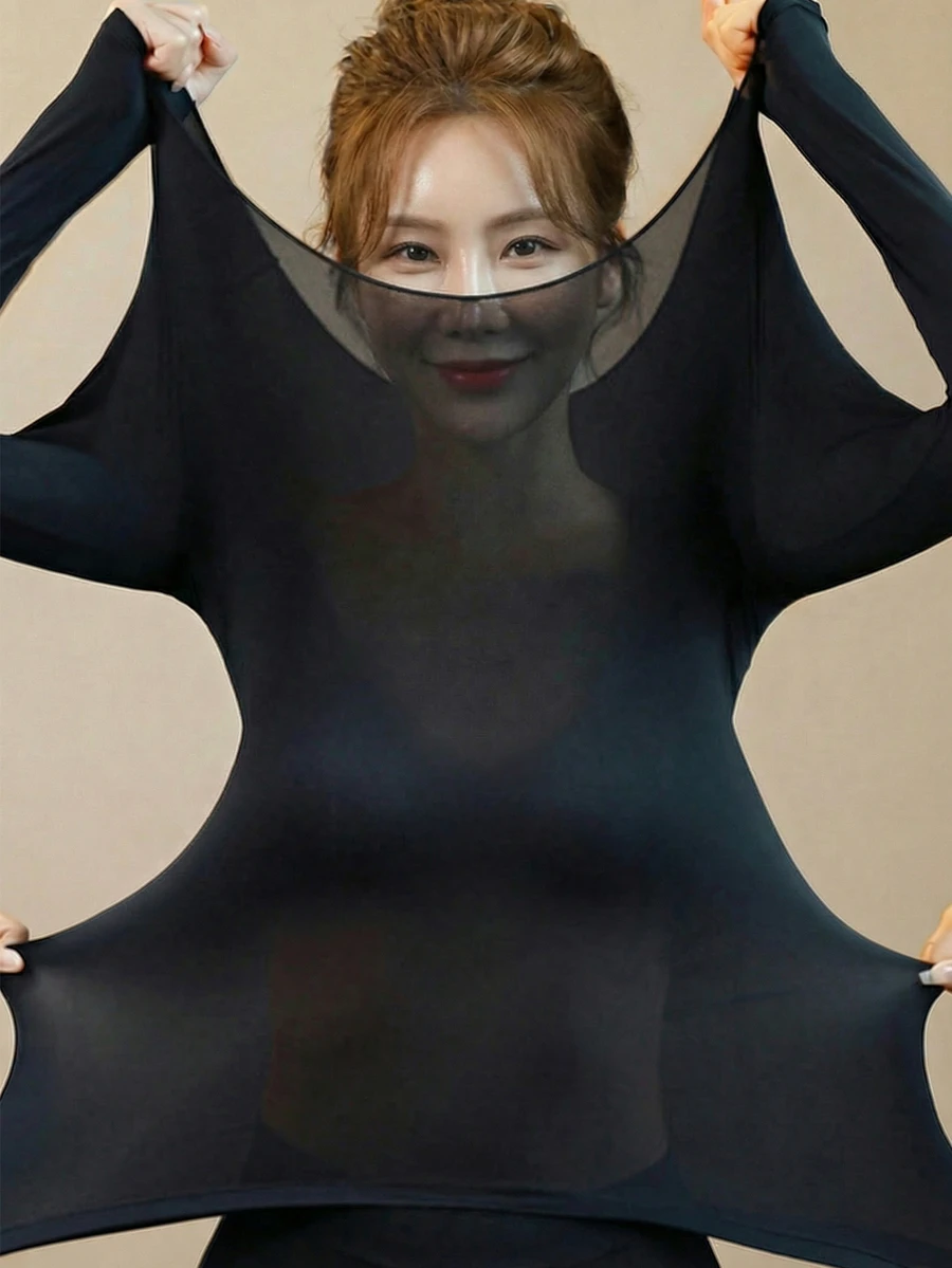 女士无缝黑色粉色超薄纯色保暖内衣，保暖舒适，长袖圆领无缝打底衫，修身高弹。女士米色薄纱打底衫，休闲纯色轻薄保暖，适合秋冬季节，轻薄基础款打底衫，时尚日常穿着。 - 黑色 - 查看 1