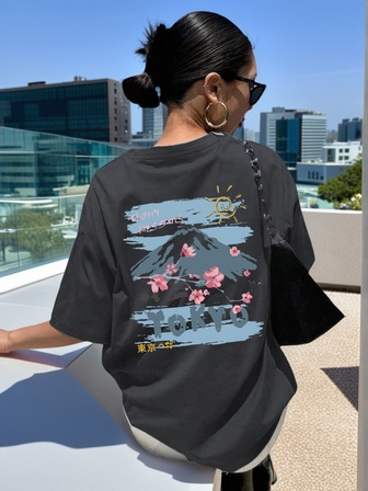 Camiseta de mujer de manga corta y cuello redondo para verano, con estampado de montaña nevada y flores de cerezo, blusa casual de estilo japonés versátil, adecuada para uso diario