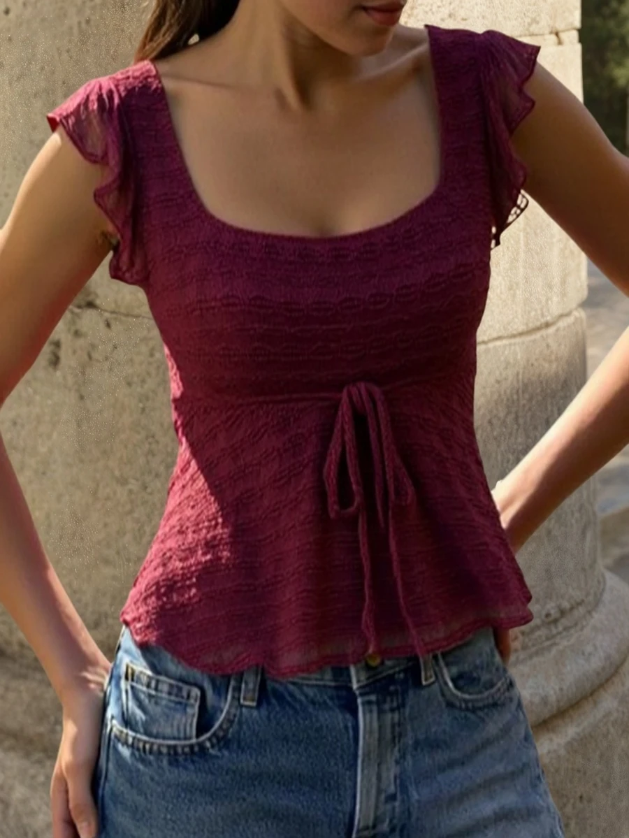 女士酒红色蕾丝短款上衣 | 短袖方领系带褶皱上衣，适合早午餐和街头穿着