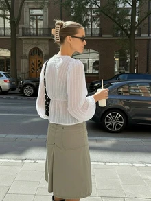 2026 女士白色衬衫，优雅女士上衣，时尚长袖深V领灯笼袖衬衫，撞色蕾丝和纽扣装饰，适合情人节穿着 - 白色 - 查看 3