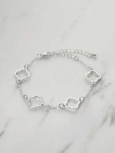Clariva A Silver Four-Leaf Clover Flower-Shaped Women's Bracelet With A Hollow Flower Design, Suitable For Women's Daily Wear Jewelry Accessories