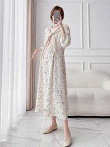 时尚孕妇圆领优雅百搭长袖连衣裙