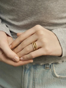 Hatastic 4 件金色日常可疊戴戒指套裝，經典扭紋立方氧化鋯承諾結婚戒指週年紀念戒指返校季 - 戒指套裝 - 查看 4