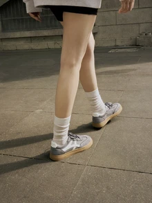 Hatastic 新款休闲运动鞋，时尚灰色百搭运动鞋，仿麂皮系带，女士学生鞋 - 灰色 - 查看 8