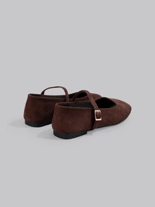 DareSee 女士棕色简约扣饰芭蕾平底鞋，时尚优雅的玛丽珍鞋，适合春秋冬四季穿着。橡胶鞋底柔软耐穿，提升足部舒适度。适合搭配职业装、学生装、居家装、旅行装以及优雅装扮。经典百搭，柔软舒适，体验非凡。 - 棕色 - 查看 4