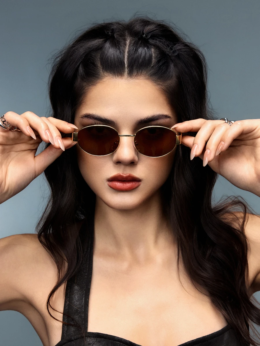 DareSee 1 paire de lunettes de mode femme vintage à monture ovale, élégantes et adaptées pour le port quotidien. Accessoires de plage pour femmes. de base pour tenues femme d'affaires décontractées. Cadeaux pour les festivals de musique, les festivals Y2K, la rentrée scolaire, l'automne-hiver. - Doré - Voir 1