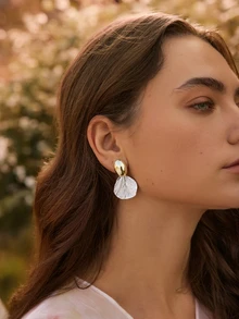 Glizzene 1 pereche de cercei mari, metalici, în formă de scoică, pentru femei, culoare auriu/argintiu, stil geometric, asimetric și minimalist, bijuterii vintage, cadouri de petrecere și modă