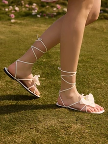 Glizzene 女士法式雏菊绑带平底拖鞋，新款夏季时尚户外凉鞋，适合约会、郊游、派对、情人节、婚礼等场合。 - 白色 - 查看 4