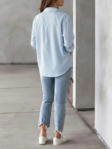 Gestreifte Knopfbluse in Große Größen für Damen, lässiges Langarmhemd mit Kragen und Brusttasche, Langarm-Bluse mit Knopfleiste für den Frühling - Himmelblau - Übersicht 3