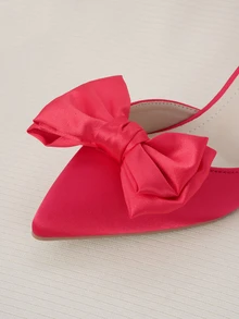 Clariva 2025秋冬季时尚女士丝绒高跟鞋连衣裙，饰有蝴蝶结、镂空尖头和搭扣，优雅别致，适合派对穿着。