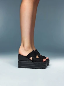 DareSee 女士坡跟厚底凉鞋，12厘米厚底绑带高跟防水坡跟夏季拖鞋，黑色露趾鞋，适合音乐节、Y2K音乐节、秋冬季节等场合，也是音乐节的理想礼物。 - 黑色 - 查看 2