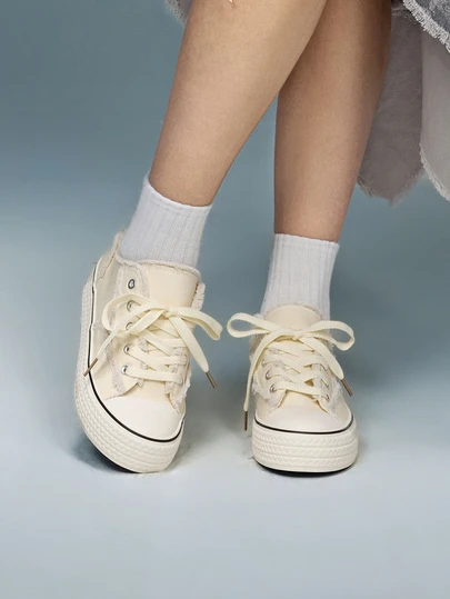 DareSee 女士时尚百搭春夏户外白色系带圆头帆布平底防滑休闲运动鞋，适合运动/跑步、音乐节、Y2KFest、返校季、秋季、圣诞节、冬季等场合，是圣诞礼物的理想之选。