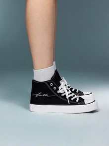 DareSee 男女皆宜的极简主义“Faith”字母黑色硫化高帮帆布鞋，适合音乐节、Y2K 节、返校季、秋季、圣诞节、冬季等场合，也是圣诞礼物的理想之选。