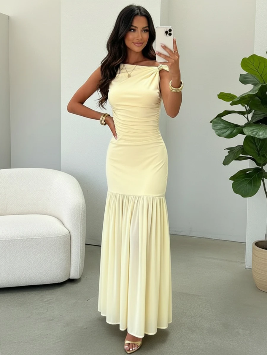 Đầm voan mỏng nhẹ, thanh lịch, thời trang, gợi cảm với thiết kế bất đối xứng.