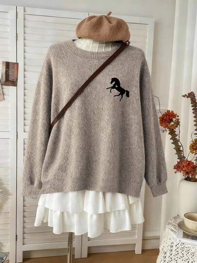 女士毛衣 大码女士休闲灰色针织常规袖圆领罗纹套头衫，饰有马图案仿毛衣