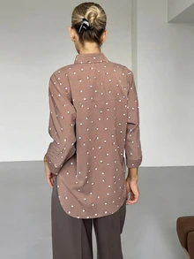 女士郁金香印花衬衫，宽松垂坠缎面七分袖，休闲高端通勤上衣 - 咖啡棕 - 查看 3