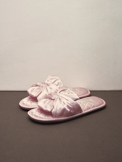 Hatastic 秋冬优雅可爱仿丝扭纹大蝴蝶结舒适女士家居拖鞋