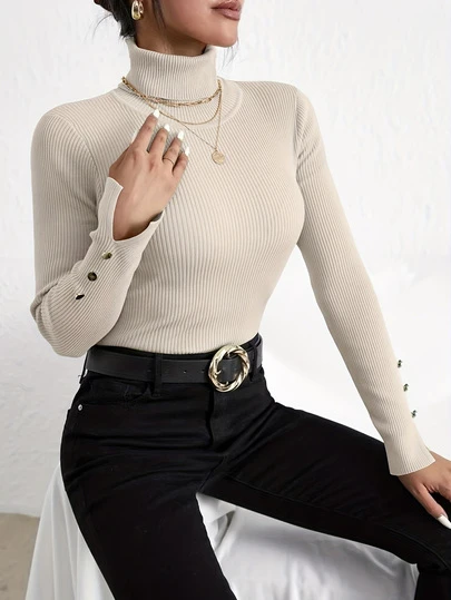 秋冬新款开衩袖口金色纽扣高领长袖修身针织衫（女款）