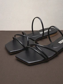 Hatastic 優雅戶外黑色平底拖鞋適用於女士多細帶素色人造皮革露趾涼拖