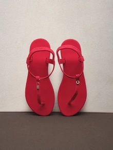 Hatastic 新款时尚女士单带拖鞋，罗马风休闲百搭拖鞋，黑色、米色、棕色可选，舒适平底沙滩凉鞋，博主推荐厚底凉鞋，夏季沙滩鞋，优雅搭扣低跟圆头拖鞋，简约户外拖鞋。请谨慎下单，因为鞋码可能偏大，每个人的身材比例都不同。百搭平底拖鞋