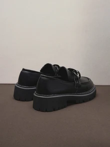 Hatastic 黑色厚底乐福鞋黑色金属扣复古平底一脚蹬休闲复古低帮运动鞋，通勤、护士、空乘人员均可穿着，学院风一脚蹬穆勒鞋