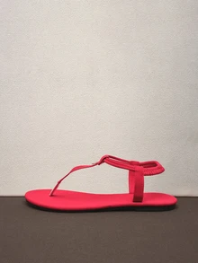 Hatastic 新款时尚女士单带拖鞋，罗马风休闲百搭拖鞋，黑色、米色、棕色可选，舒适平底沙滩凉鞋，博主推荐厚底凉鞋，夏季沙滩鞋，优雅搭扣低跟圆头拖鞋，简约户外拖鞋。请谨慎下单，因为鞋码可能偏大，每个人的身材比例都不同。百搭平底拖鞋