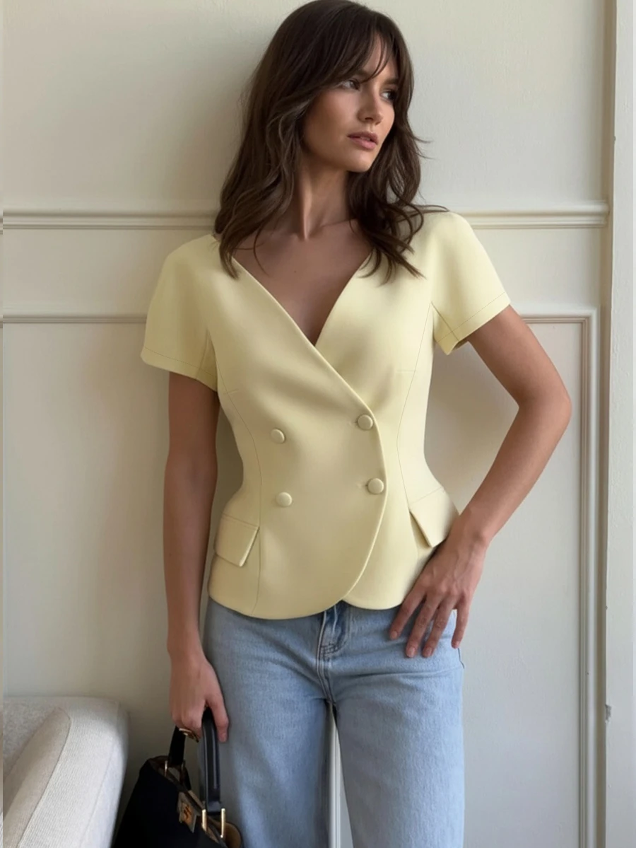 Áo sơ mi nữ cổ chữ V tay ngắn cài hai hàng khuy phía trước, kiểu dáng thanh lịch và sang trọng, màu vàng, thích hợp cho công sở/đi làm. - Màu vàng - Xem 1