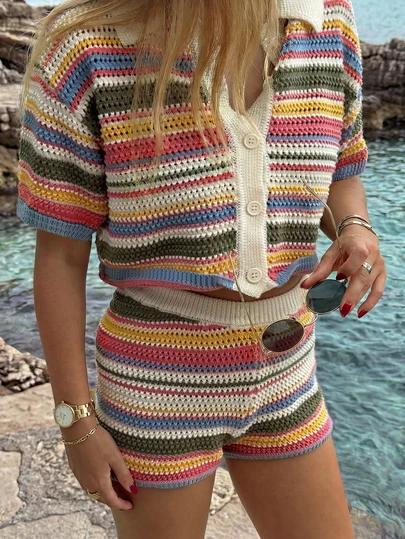 SEREN 春夏新品系列：女士条纹撞色短袖针织开衫，翻领，纽扣设计，休闲宽松版型，镂空设计，轻薄透气，复古风，适合度假、海滩、夏季旅行等场合，女士针织上衣，夏季度假穿搭，音乐节，波西米亚风，女士外套，多巴胺色