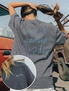 Camiseta feminina com estampa de coração, modelagem regular, camiseta de conscientização sobre saúde mental, blusa confortável com o slogan da série "Walk Together", blusa casual de gola redonda com estilo para o verão. - Cinza escuro - Ver 1