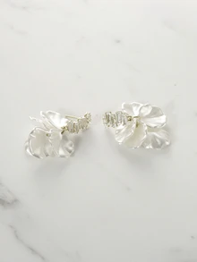 Clariva 1pair French Style White Petal Shaped Drop Earrings - White - View 5