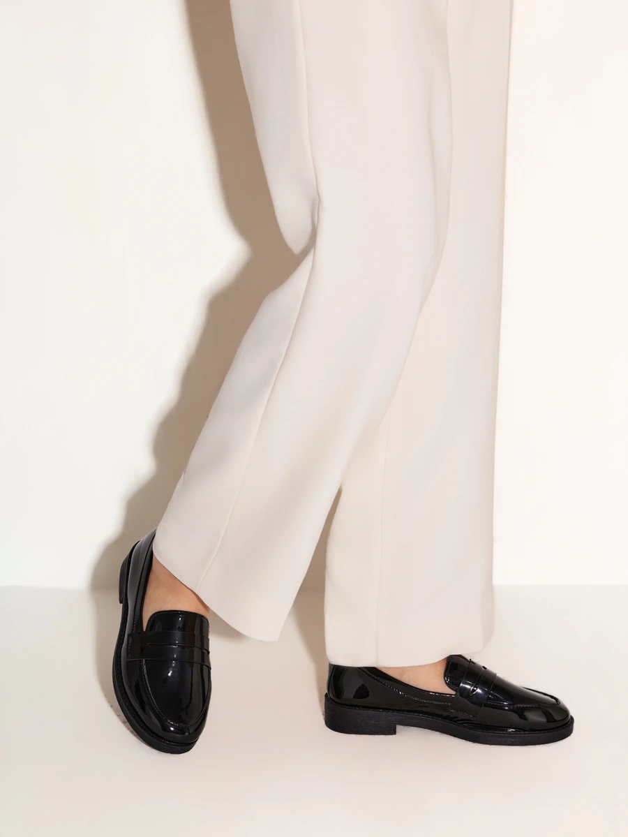 NobleVue 女士時尚黑色低胸平底鞋 - 黑色 - 查看 1