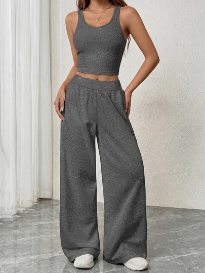 两件套纯色休闲无袖上衣和裤子套装，适合居家、运动、街头穿着，四季皆宜。