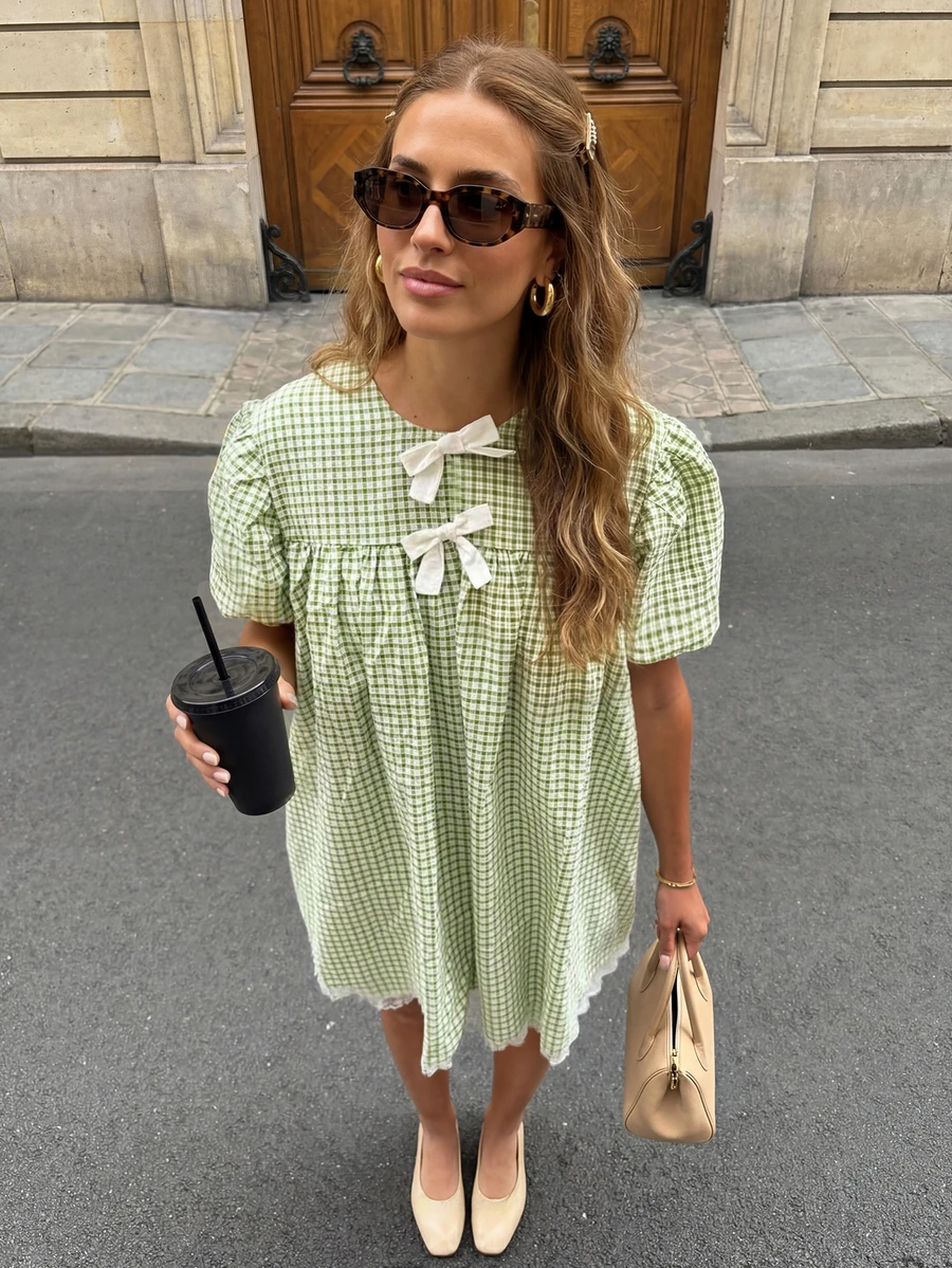 优雅女士绿色格纹泡泡袖迷你连衣裙，蝴蝶结前襟蕾丝下摆宽松休闲连衣裙，适合日常早午餐、约会、度假穿着 - 綠色 - 查看 1