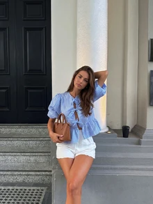 优雅女士蓝色格纹泡泡袖衬衫，系带露肩短款上衣，适合日常早午餐、约会、度假穿着 - 藍白色 - 查看 2