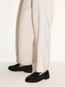 NobleVue 女士時尚黑色低胸平底鞋 - 黑色 - 查看 2