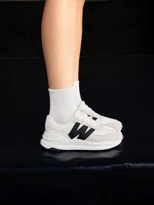 DareSee Fall/Winter Sporty Wedge Sneakers For Women, Colorblock Letter Patch Decor Lace-Up Front Sneakers Music Fest - View 2