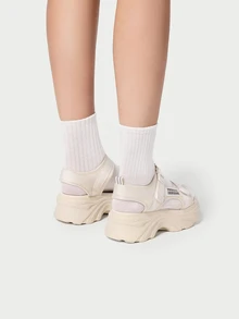 DareSee 女士夏季坡跟厚底运动凉鞋，魔术贴带字母图案休闲学生平底凉鞋 - 米色 - 查看 3