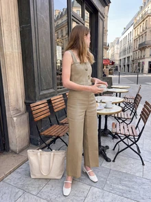 女士法式梭织两件套，无袖方领纽扣前襟荷叶边下摆上衣，高腰修身阔腿裤，卡其色 - 卡其色 - 查看 2