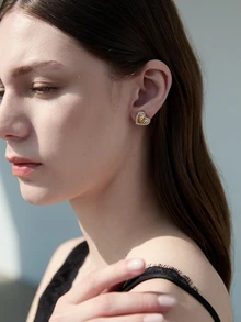 CHICVUE Fashionable Heart Shaped Stud Earrings With Folds And Full Of Rhinestones, Suitable For Festive Parties, Weddings, And Valentine's Day Exclusive Gift Valentines,Mom,Mother,Mother's Day,Gift - Gold - View 2