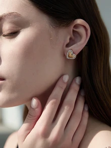 CHICVUE Fashionable Heart Shaped Stud Earrings With Folds And Full Of Rhinestones, Suitable For Festive Parties, Weddings, And Valentine's Day Exclusive Gift Valentines,Mom,Mother,Mother's Day,Gift - Gold - View 4