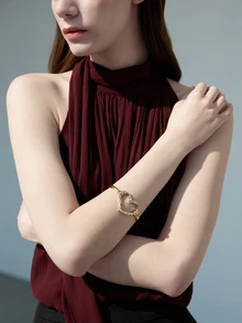 CHICVUE 1pc European And American Style Fashion Alloy Open Heart Shaped Bracelet For Women, Versatile Street Style Web Celebrity Hand Chain Valentines,Mom,Mother,Mother's Day,Gift - Gold - View 3