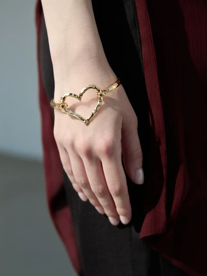 CHICVUE 1pc European And American Style Fashion Alloy Open Heart Shaped Bracelet For Women, Versatile Street Style Web Celebrity Hand Chain Valentines,Mom,Mother,Mother's Day,Gift