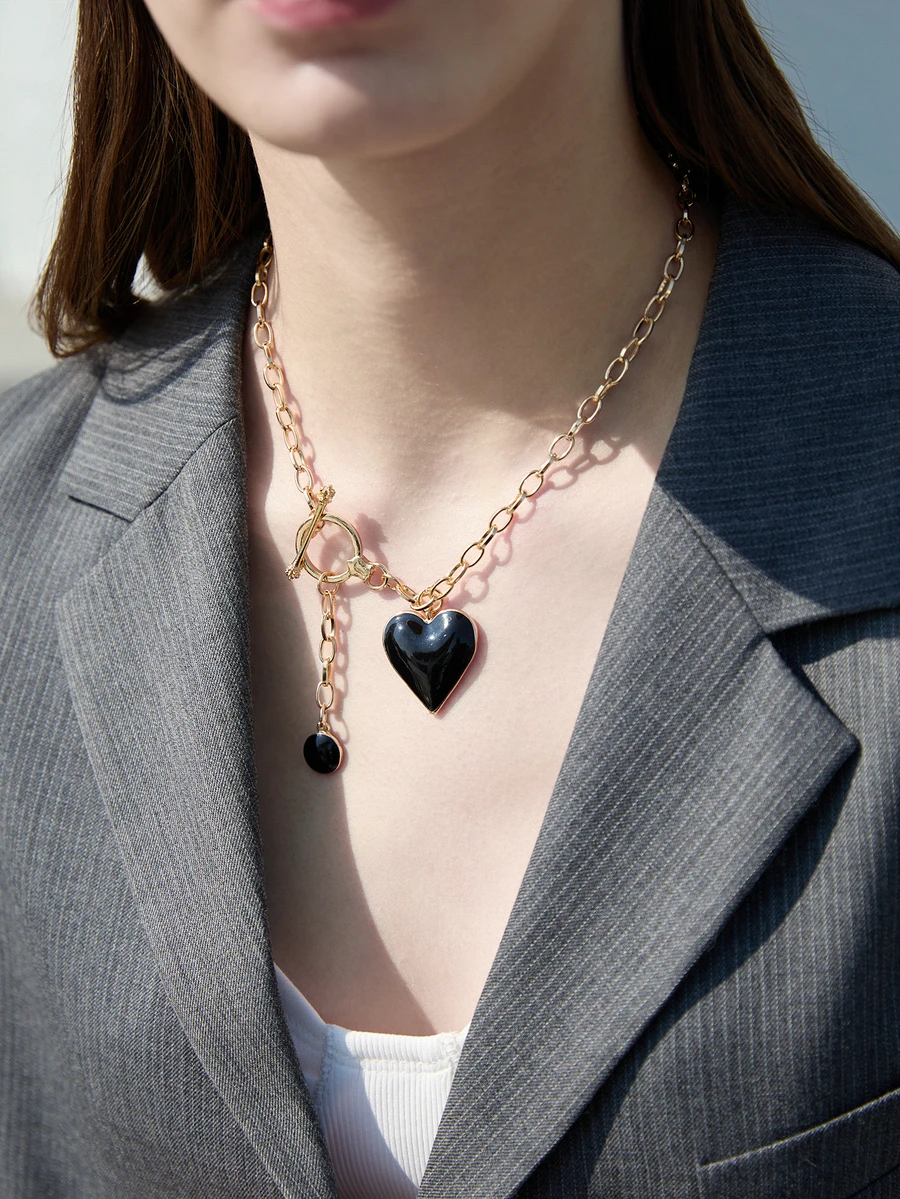 CHICVUE 1pc Fashionable 3D Zinc Alloy Coated Drum Surface Red Heart & Gold Teardrop Pendant Necklace - Black - View 1