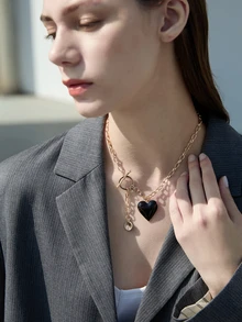 CHICVUE 1pc Fashionable 3D Zinc Alloy Coated Drum Surface Red Heart & Gold Teardrop Pendant Necklace - Black - View 3