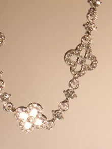 Etoivie 1条时尚锆石四瓣花手链，可调节长度，轻盈奢华，优雅时尚，适合女性参加派对、约会、度假，也是送给新娘的特别礼物。 - 銀色 - 查看 4